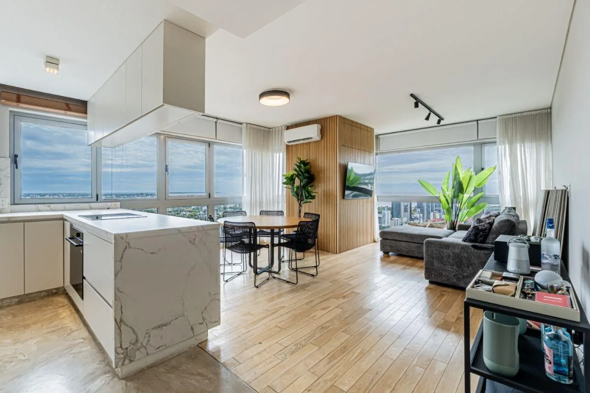 Four-room apartment with private terrace and jacuzzi in Núñez