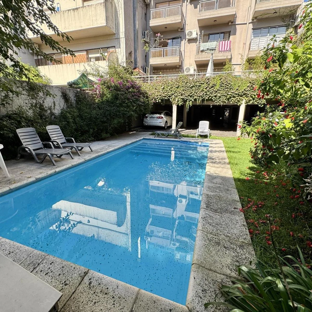 Monoambiente con cochera, balcón y amenities en Almagro