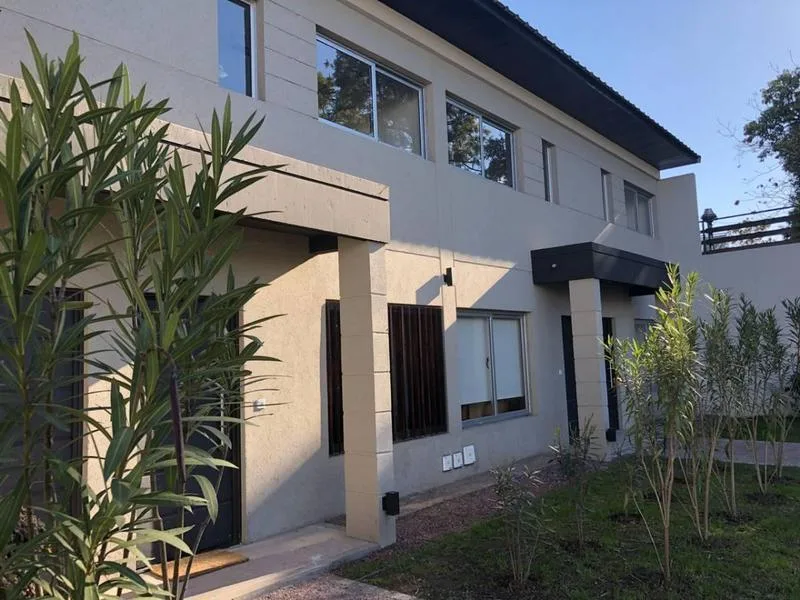 Duplex de 2 dormitórios em Morón