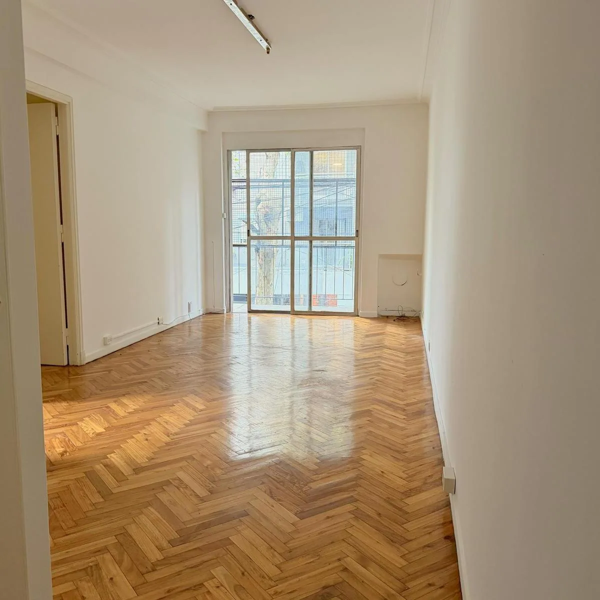 Departamento de 3 ambientes con balcón al frente en Almagro