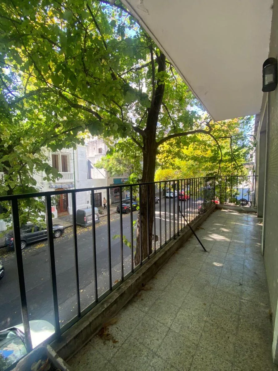 Three-bedroom apartment with rotating parking in Buenos Aires