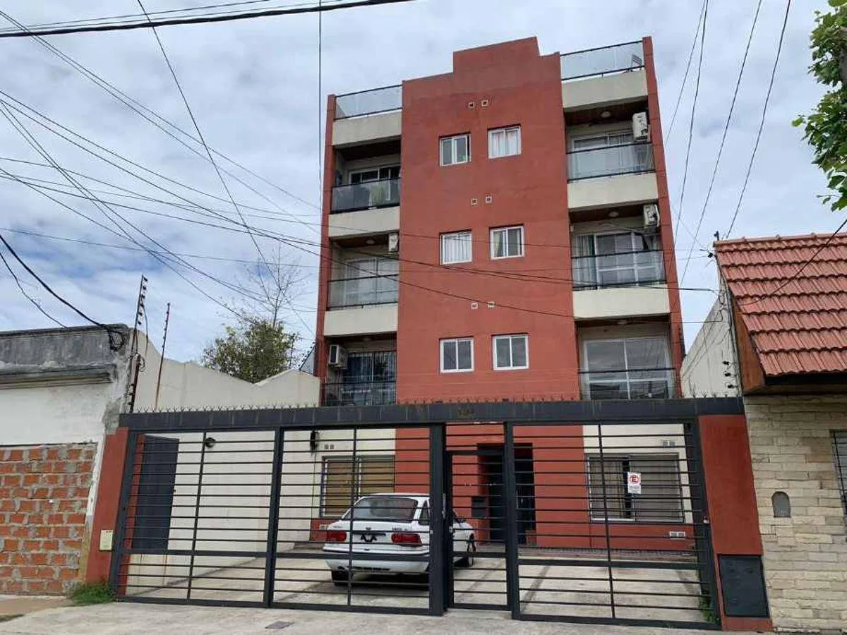 Apartamento de três ambientes no térreo no 2º andar em Buenos Aires