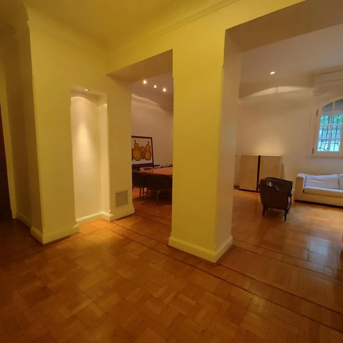 Меблированная квартира-студия с патио, зоной гриля и парковочным местом в Recoleta