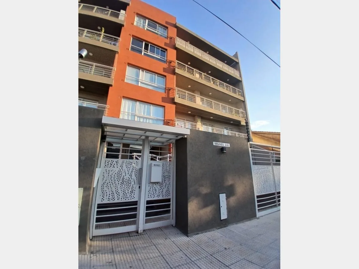 Monoambiente en alquiler al contrafrente en Haedo