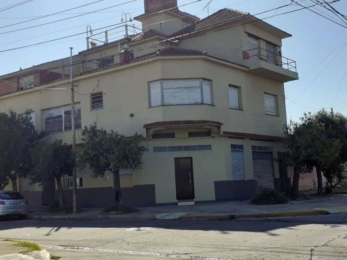 Casa em PH no 1º andar por escada