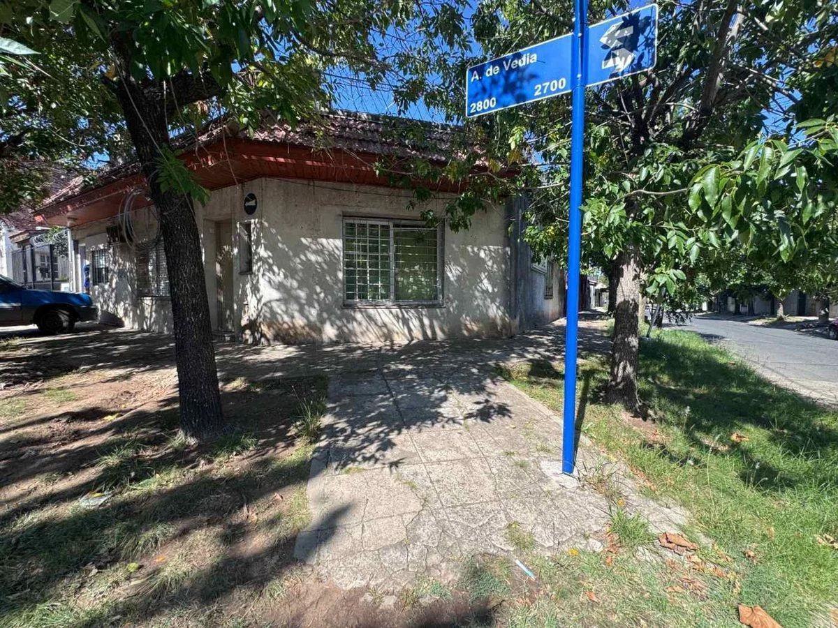 Two-room apartment in La Tablada with private patio