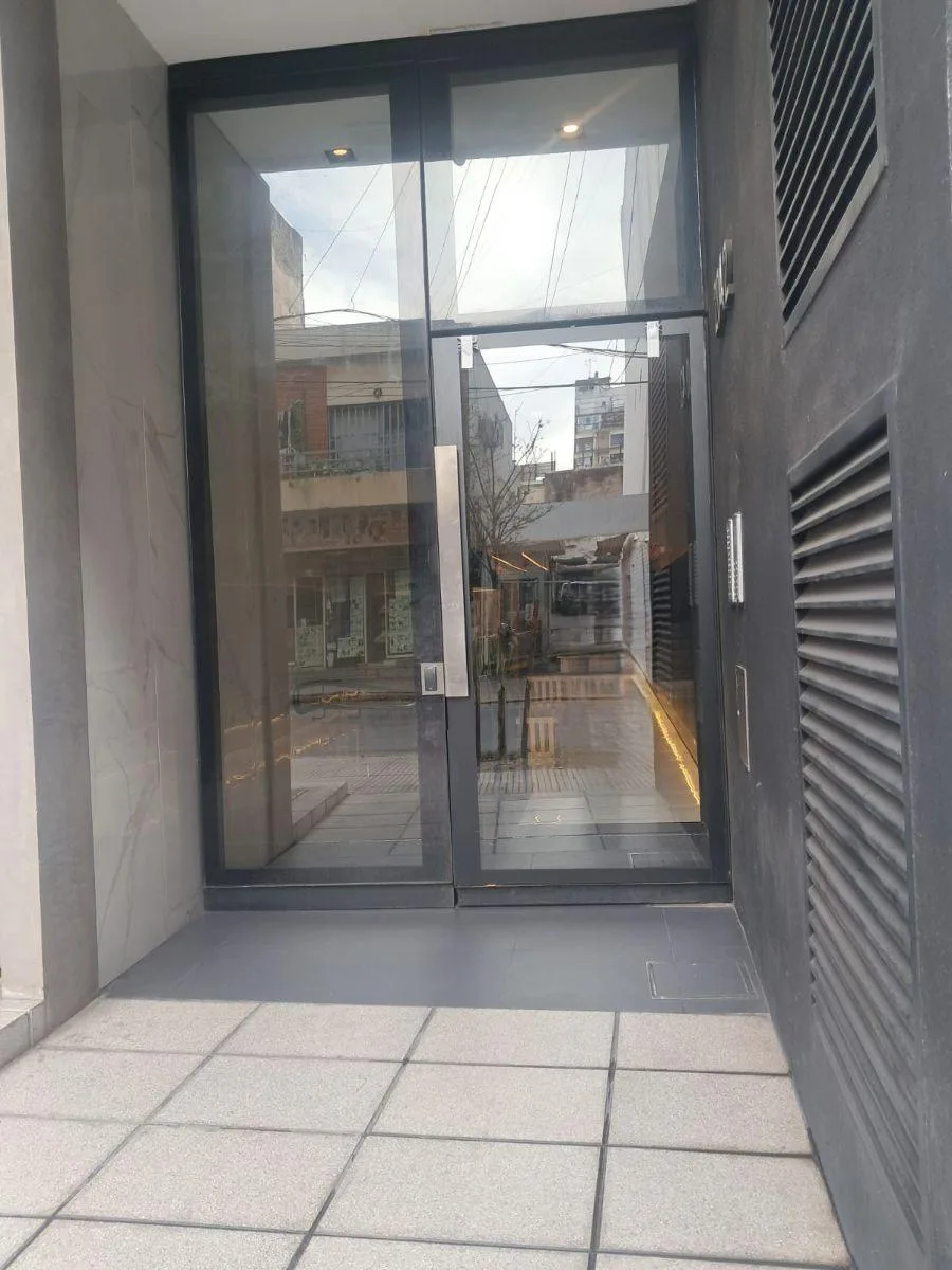 Kitnet de fundos mobiliada com varanda em Buenos Aires