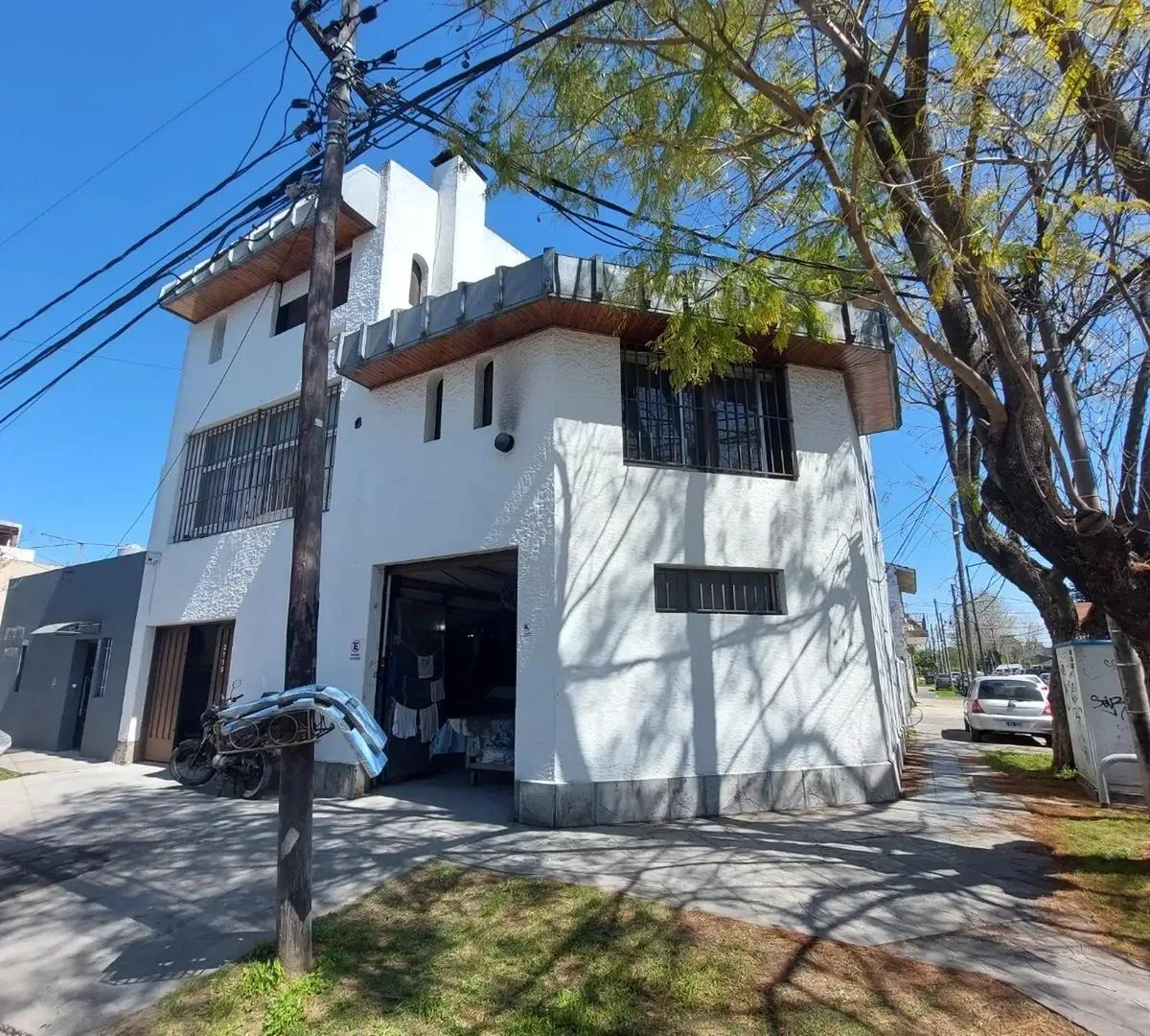 PH de quatro ambientes com pátio e varanda em Martinez