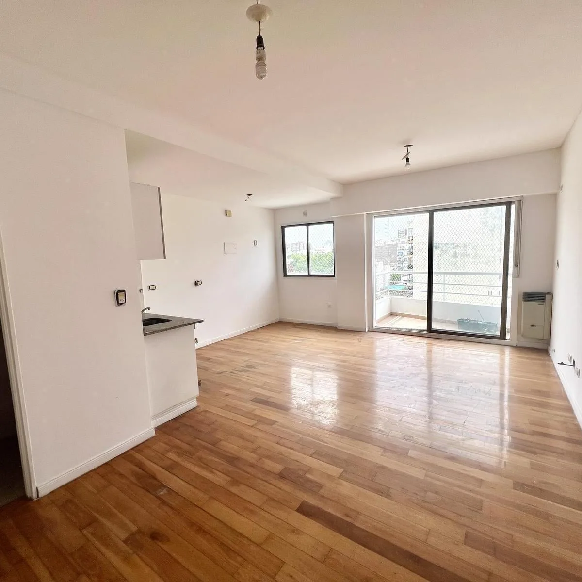 Studio apartment with balcony and parking in Almagro