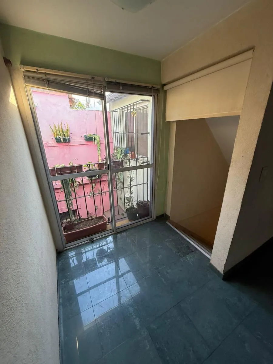 PH en planta alta con balcón interno en Olivos