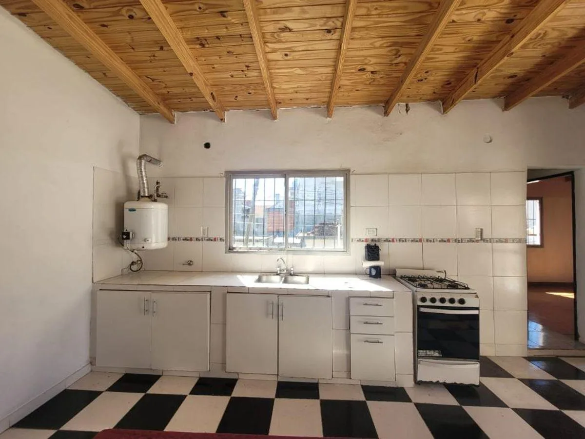 Three-room house-style apartment in Ezpeleta