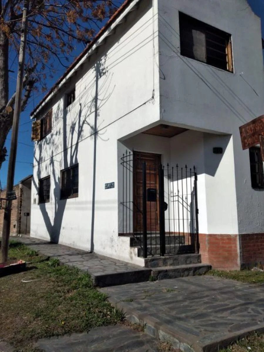 Casa duplex de 3 ambientes com 2 dormitórios em Quilmes Oeste