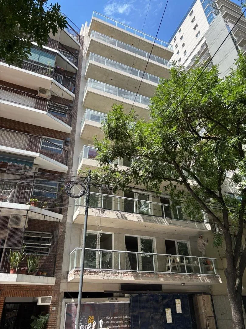Apartamento novo de 2/3 ambientes com grande varanda em Buenos Aires