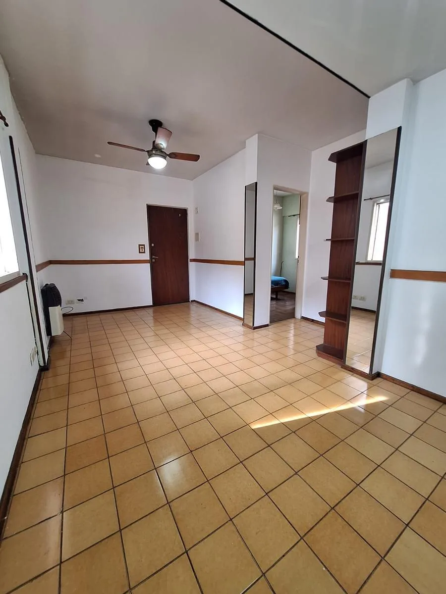 Apartamento de três ambientes em Valentín Alsina