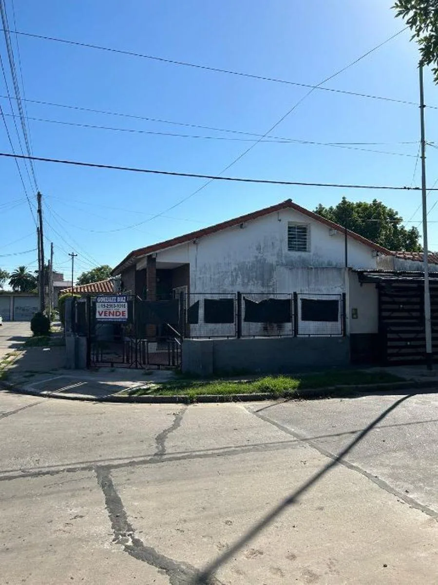 Departamento tipo casa de 3 ambientes en Wilde