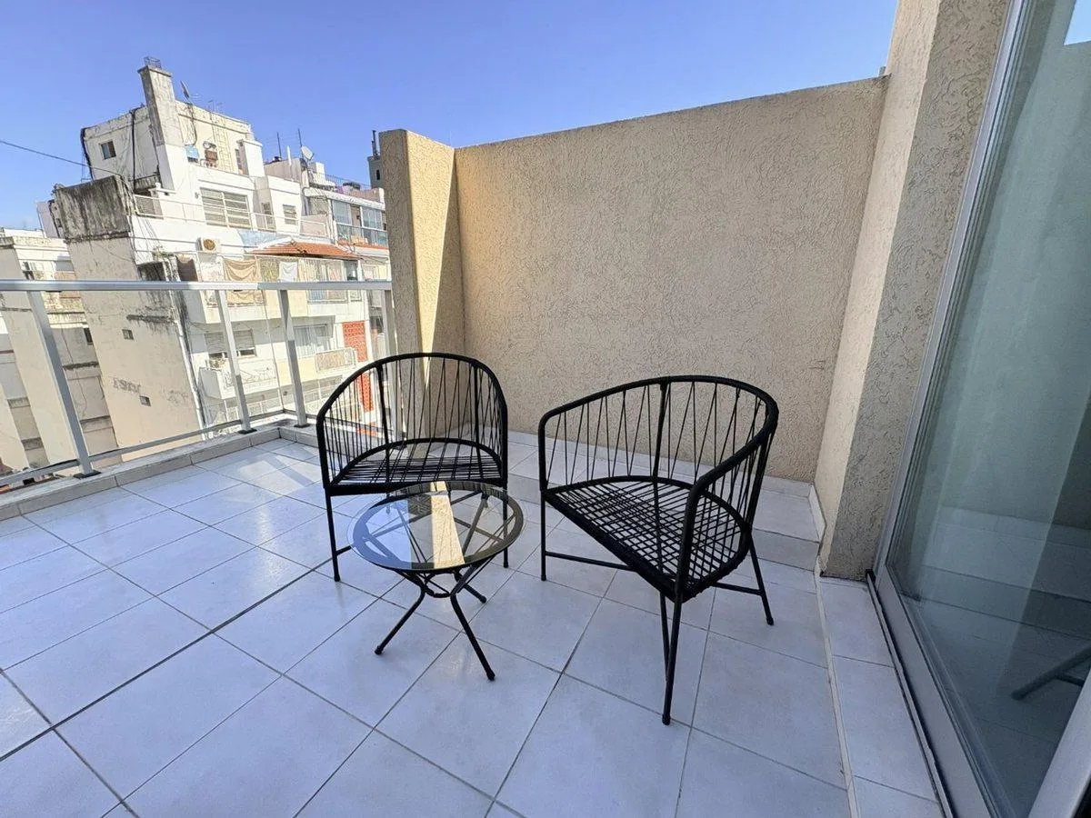 Monoambiente con balcón terraza en Recoleta