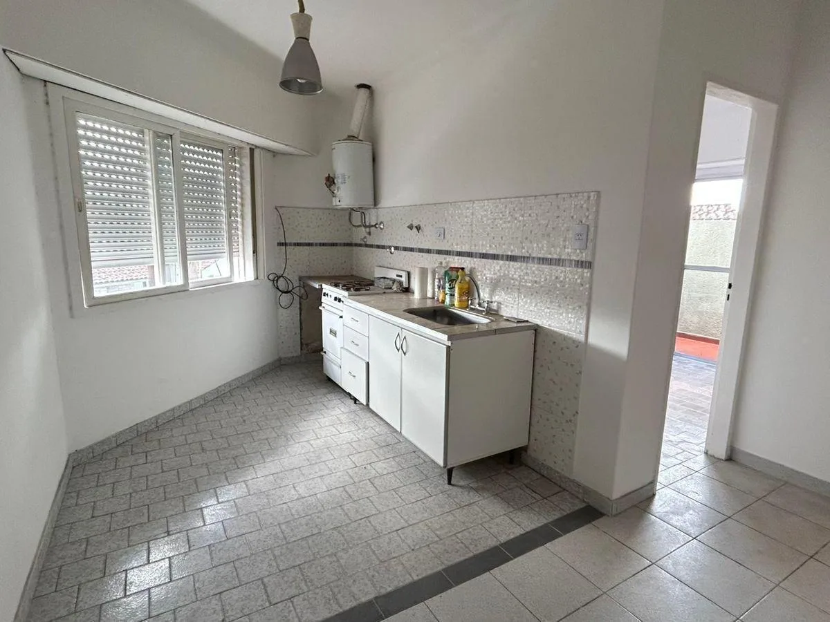 Studio apartment with private patio near Av. Hipólito Yrigoyen