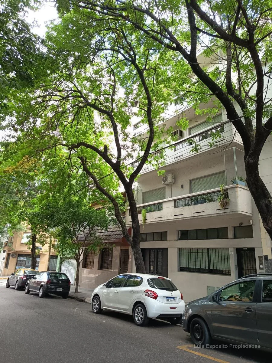 Departamento de 3 ambientes con patio y balcón en San Cristóbal