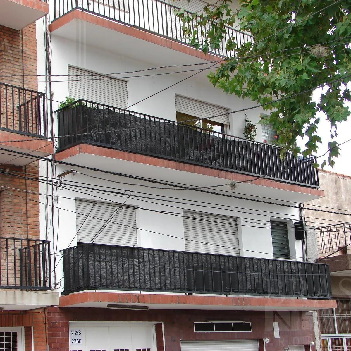 Dois ambientes com varanda de fundos em Olivos