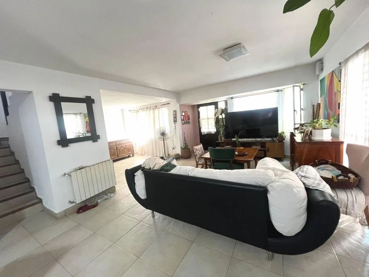 Дом с 6 комнатами без коммунальных платежей в Pilar