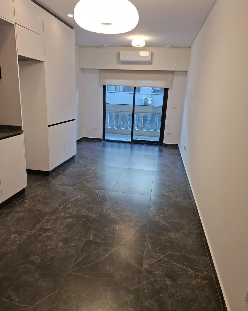 Квартира-студия с бассейном и SUM в Flores