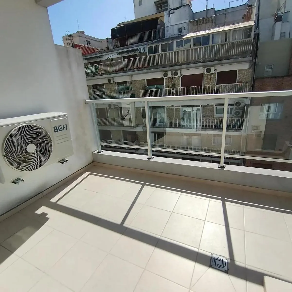 Monoambiente con balcón al frente en Buenos Aires