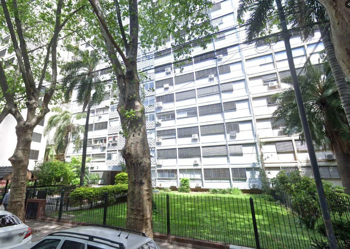 Apartamento de dois dormitórios em Flores