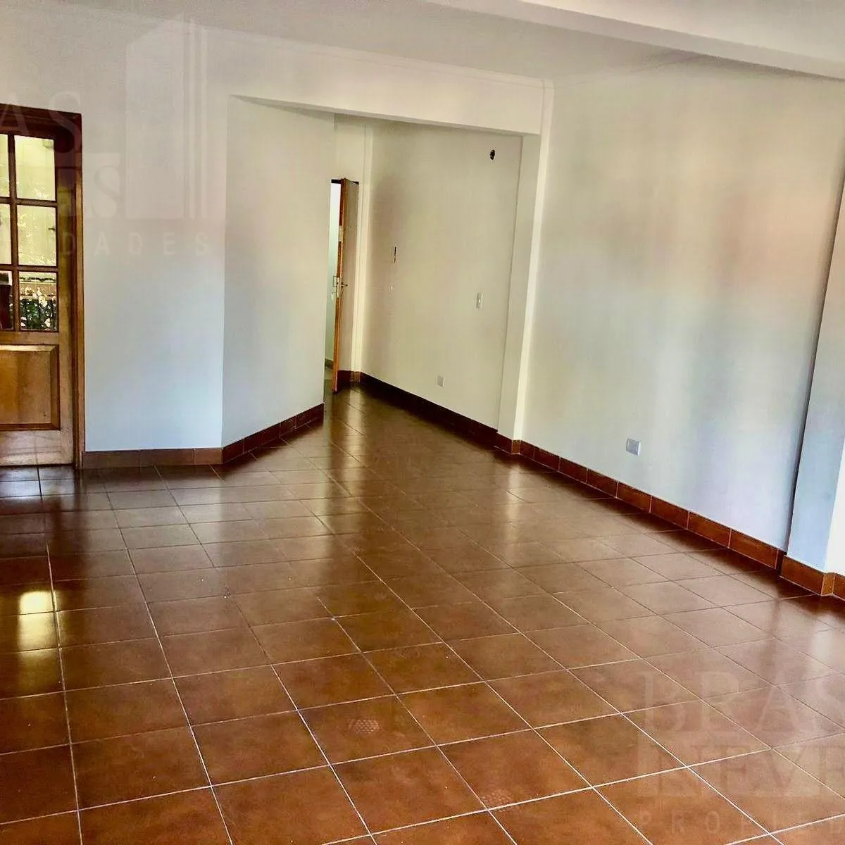 Apartamento de dois quartos com pátio em Olivos