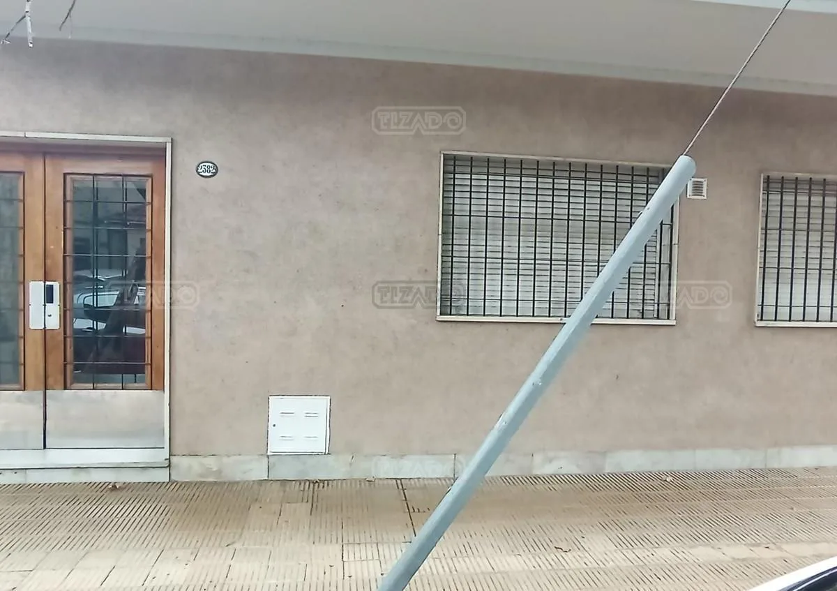 Two-bedroom half-floor apartment in Olivos