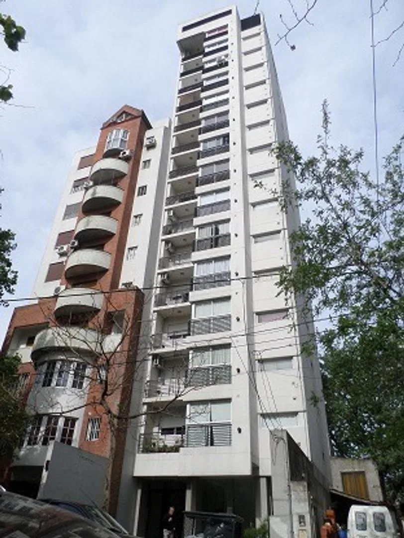 Apartamento de dois ambientes com vaga de garagem no 13º andar