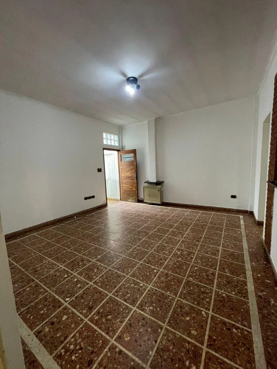 PH de 3 ambientes con 2 patios en Lanús