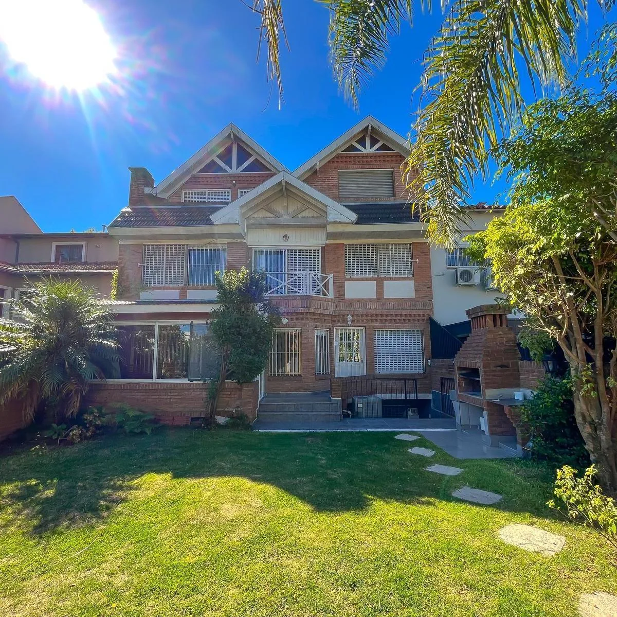 Casa de tijolos à vista de 5 dormitórios em aluguel em Martínez, San Isidro