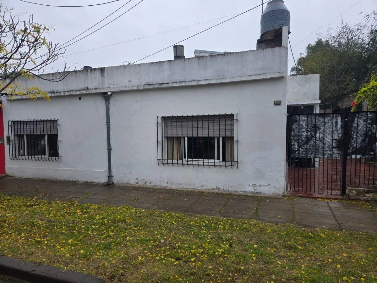 Casa 3 Amb. en Alquiler Moron Sur Cochera Jardin