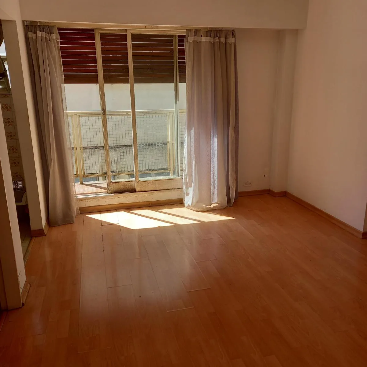 Kitnet de fundos com varanda em Buenos Aires