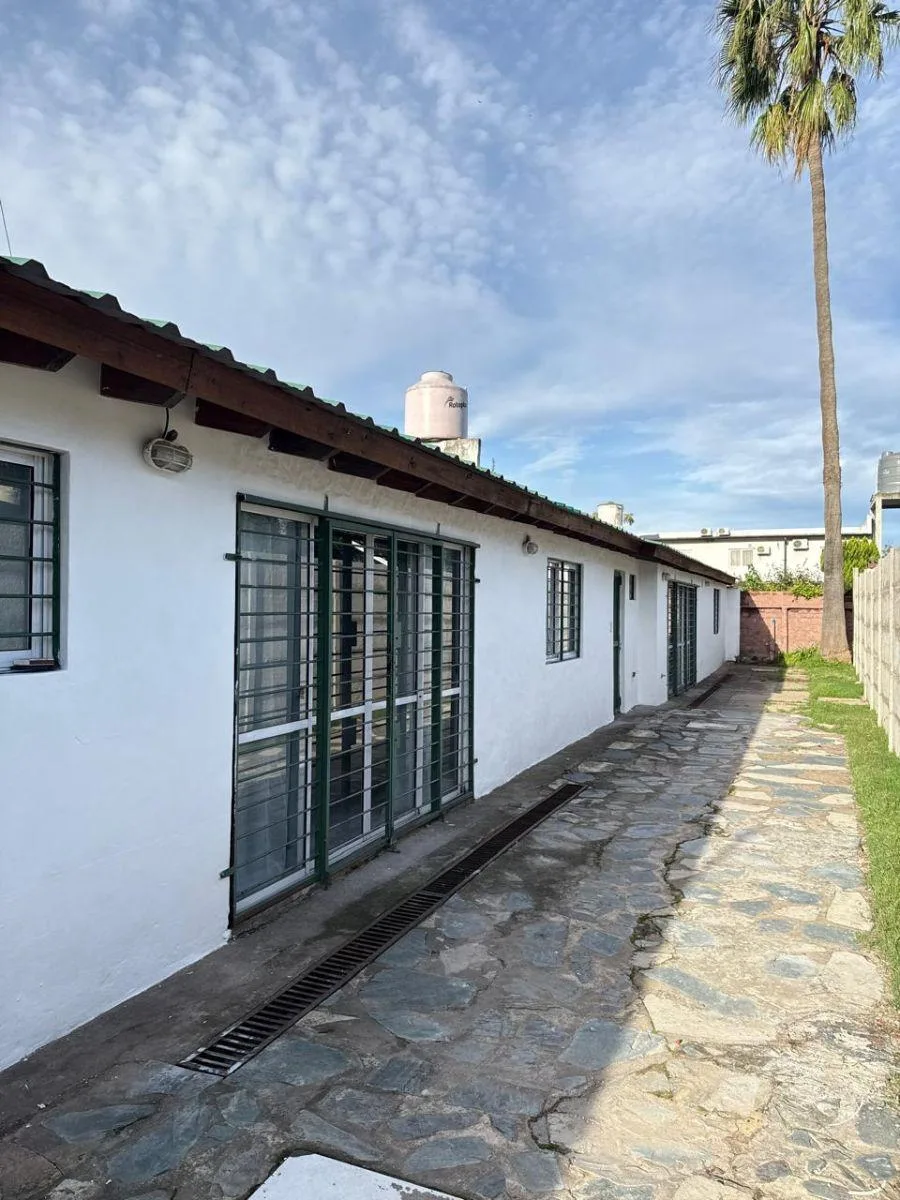 Apartamento de três ambientes para alugar em Moreno