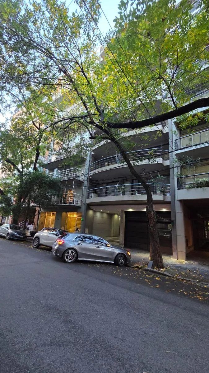 Kitnet com varanda-terraço no miolo de quadra em Buenos Aires
