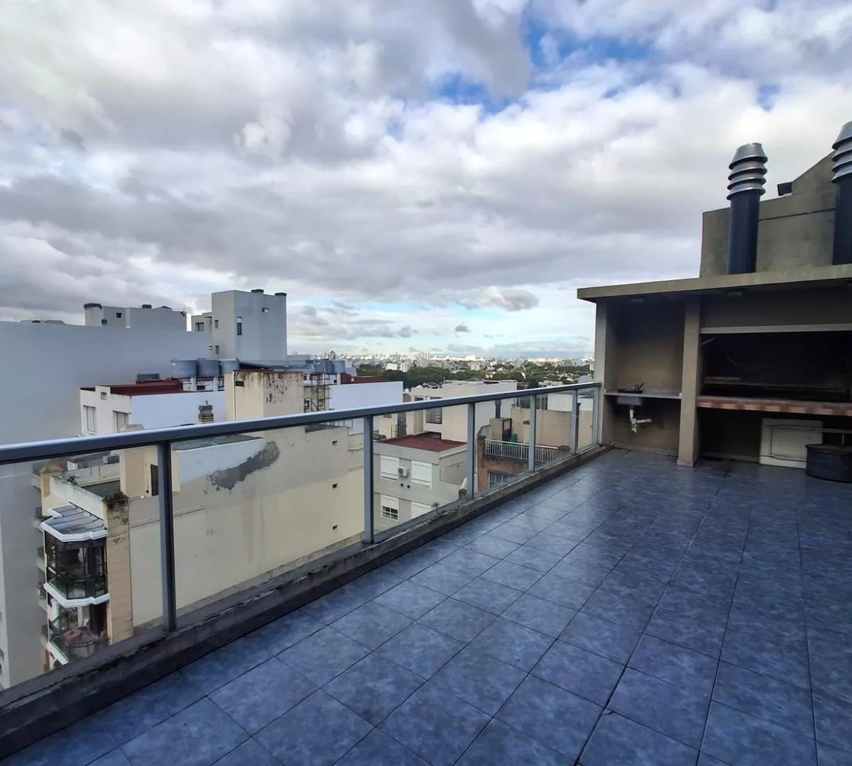 Monoambiente al frente con balcón en Villa Urquiza