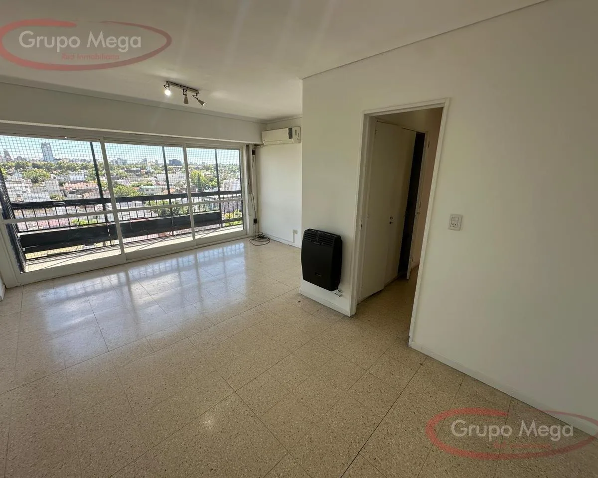 Front half-floor studio apartment with balcony in Villa General Mitre