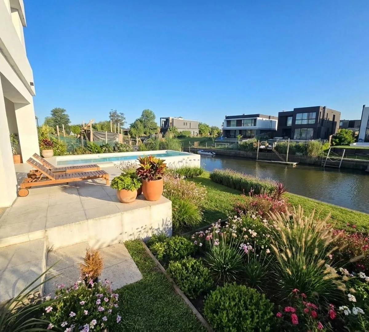 Casa para aluguel anual em Canal Villanueva