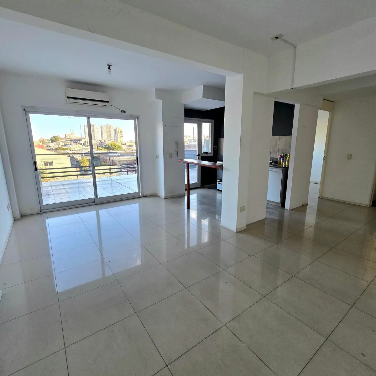 Kitnet com varanda-terraço em Boedo