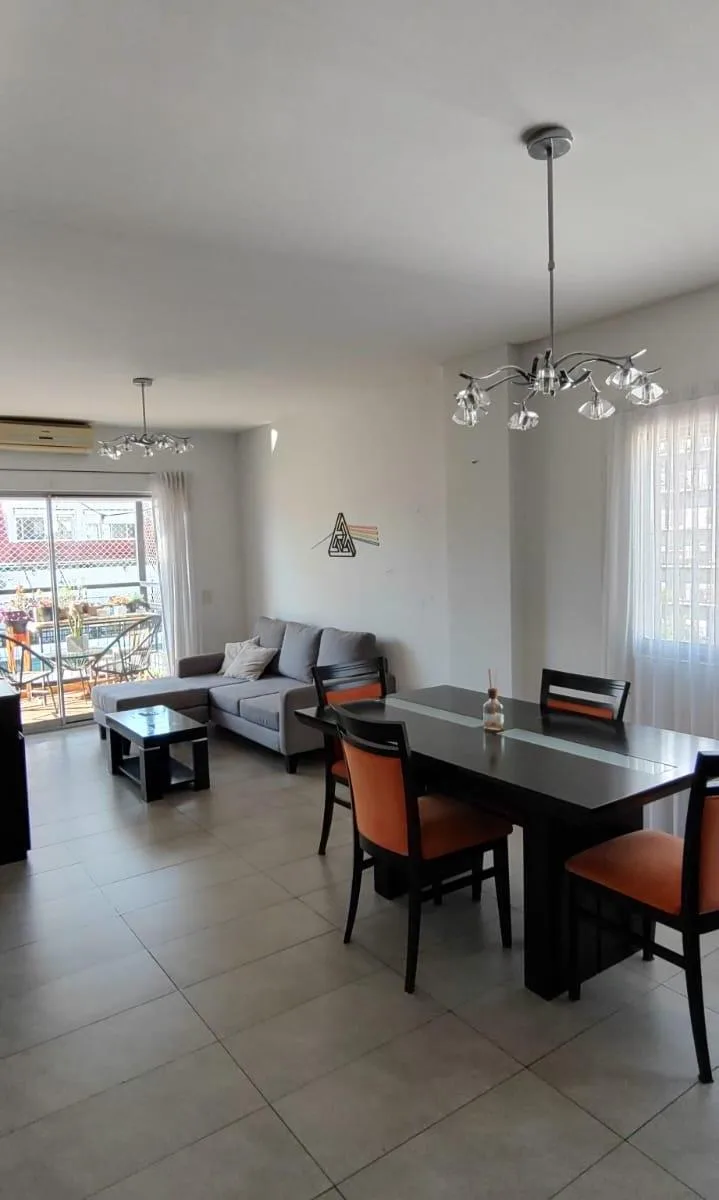 Apartamento de três ambientes com 2 dormitórios e varanda em Belgrano