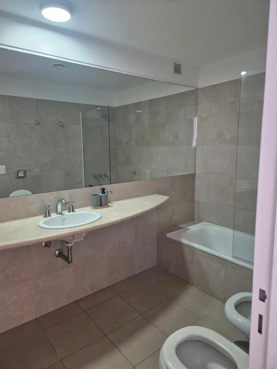 С мебелью двухкомнатная квартира в Avellaneda