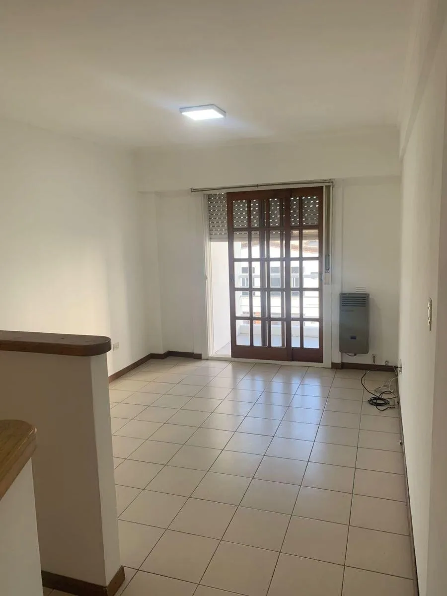 Departamento de 2 ambientes con balcón en La Plata