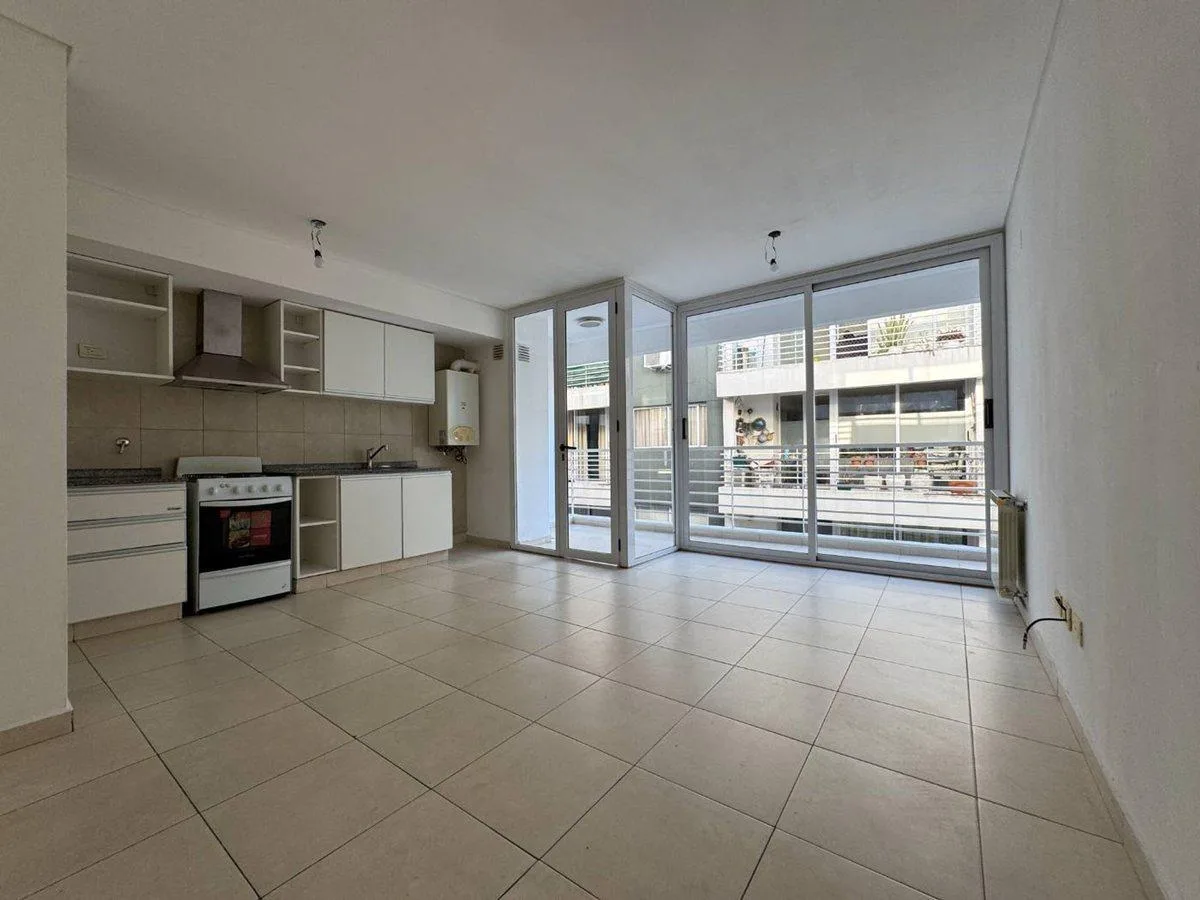 Two-room apartment with balcony and amenities in Buenos Aires