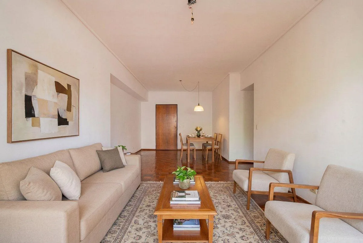 Three-bedroom apartment with balcony in Flores