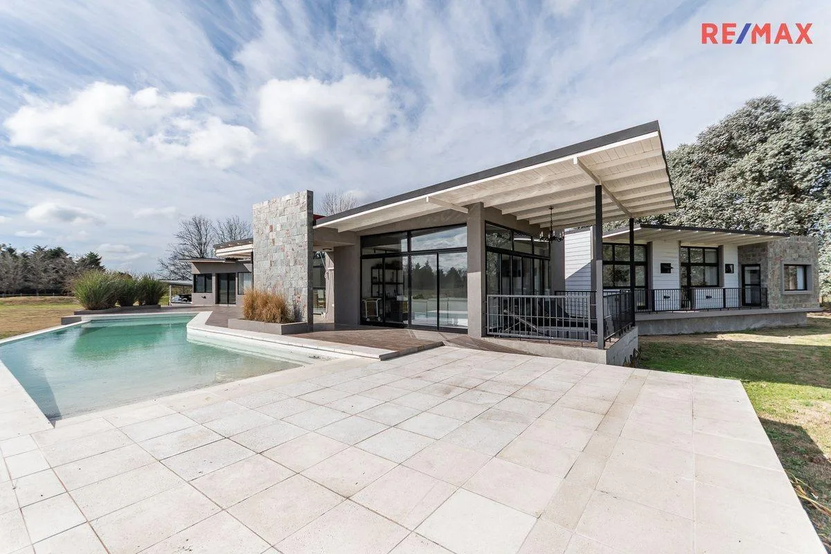 Four-bedroom house in Luján