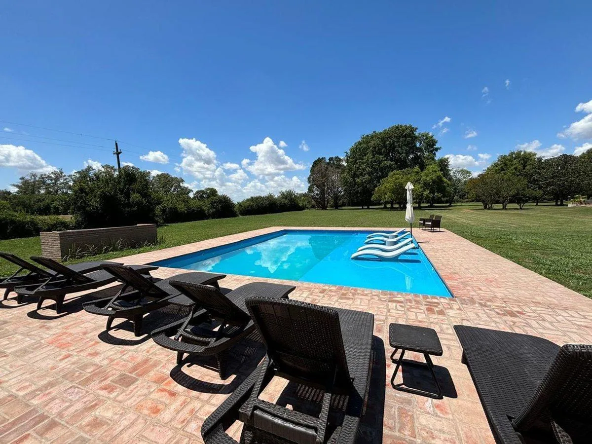 Five-bedroom country house in Luján