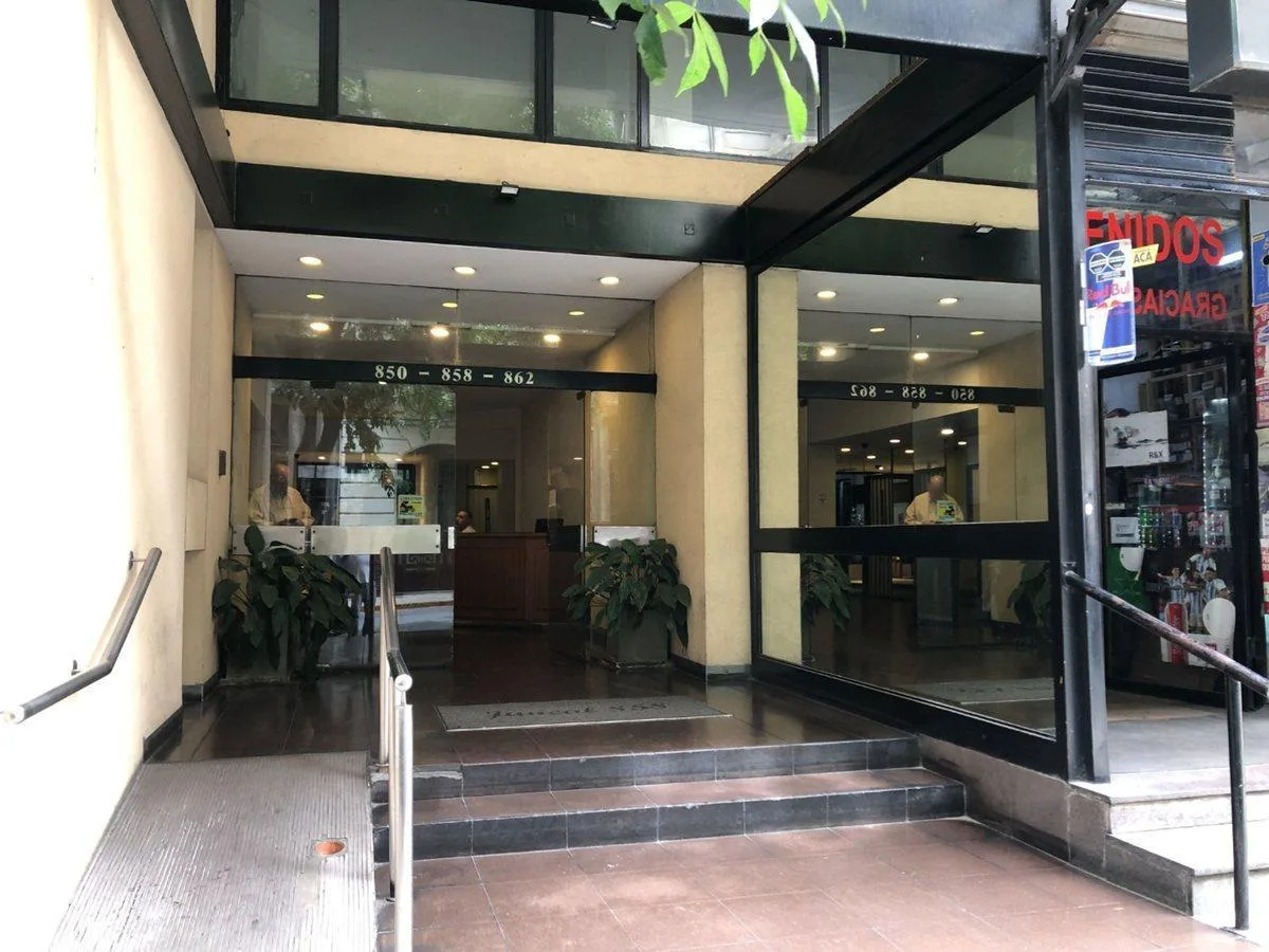 Kitnet com pátio de uso exclusivo em Retiro