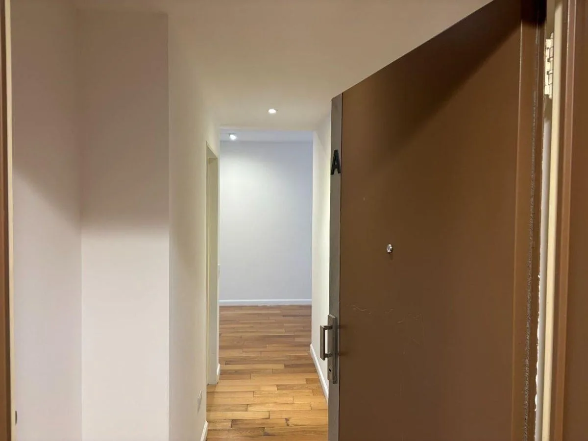 Monoambiente con balcón y cochera fija en Belgrano