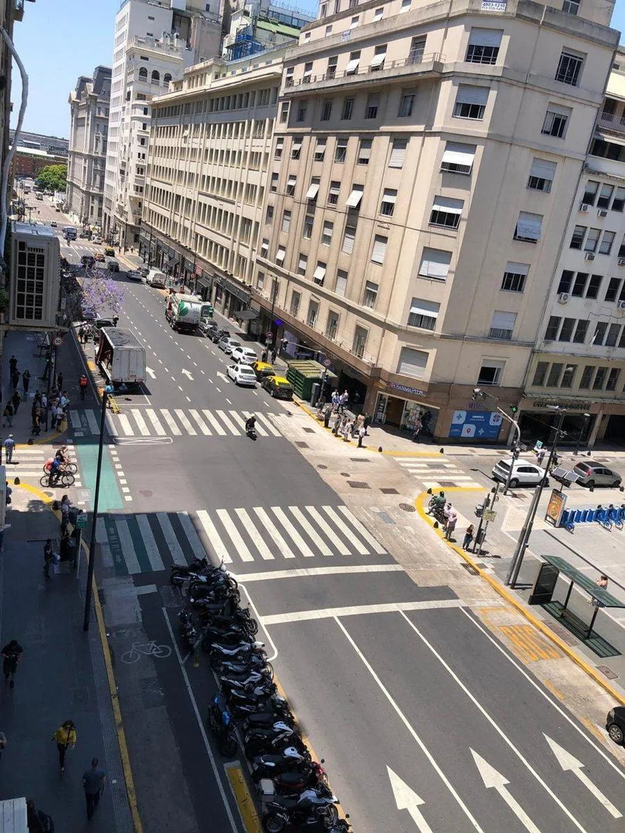 Квартира с 1 спальней в San Nicolás с окнами на улицу